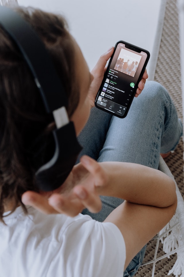 muziek luisteren Spotify