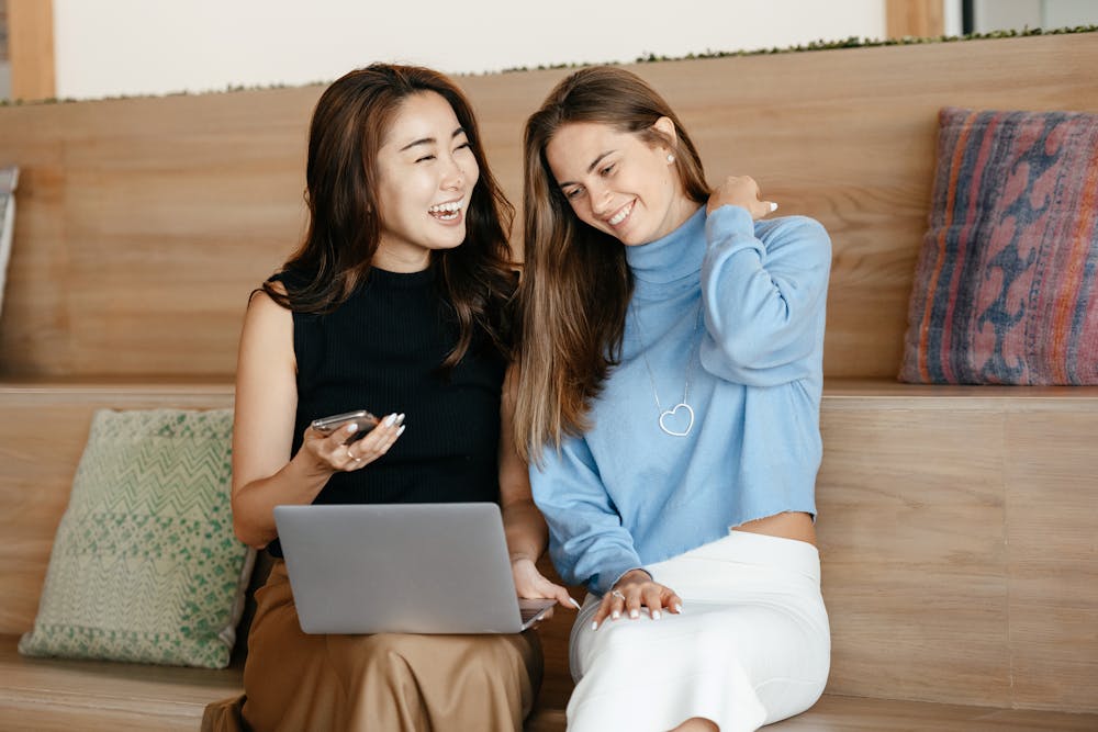 pexels-alexander-suhorucov-6457524 Een gezamenlijke bankrekening? Dit zijn de voor- en nadelen!