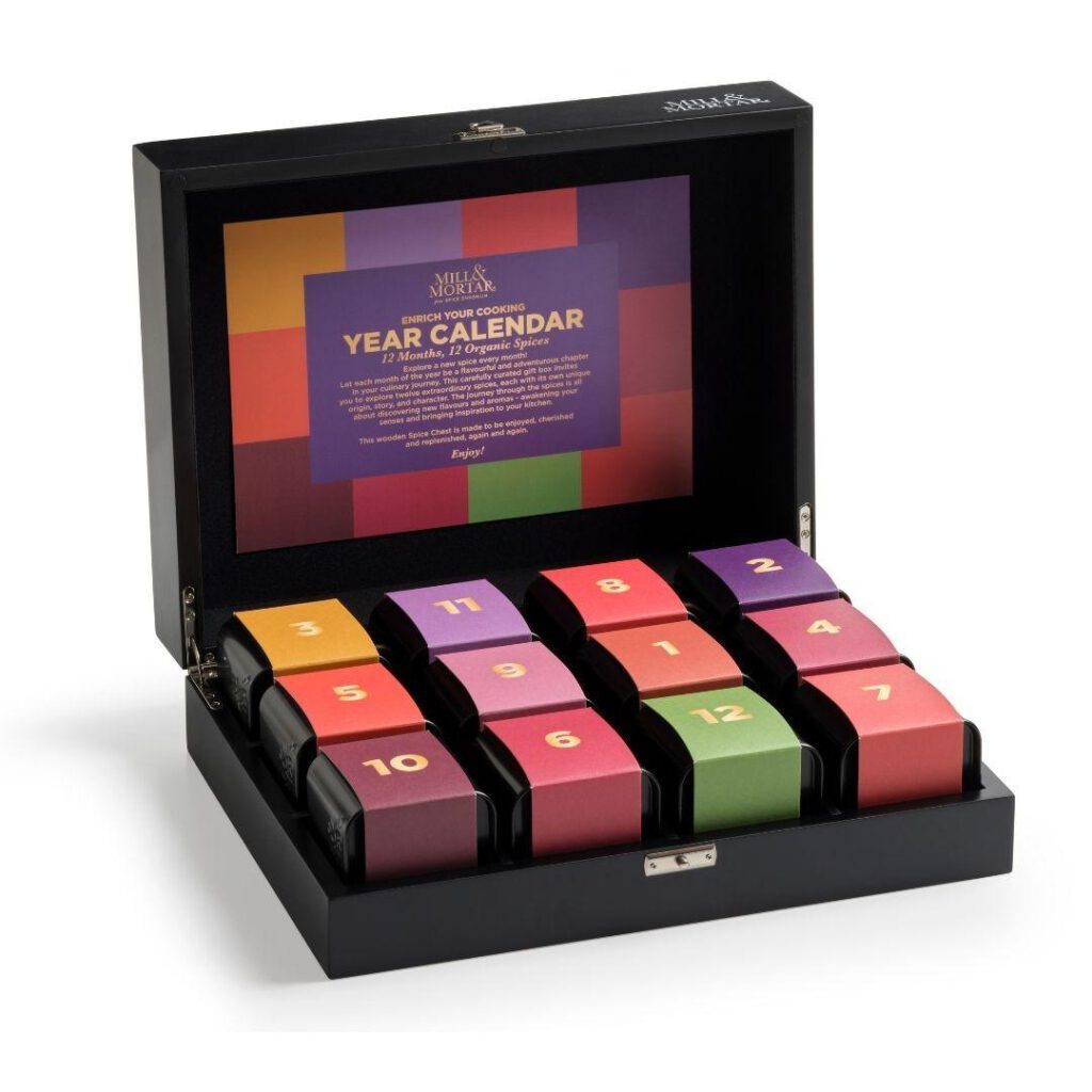 4x favoriete adventskalender van 2025 7 Mill & Mortar – The Spice Year Calendar (12 tins)